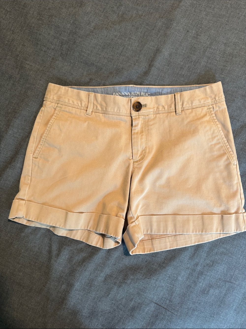 Banana Republic Women's Beige Cuffed City Chino Shorts - Picture 1 of 6